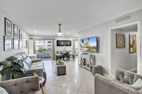 Copropriété à vendre à North Miami Beach, Floride: 2 chambres, 103.31 m2 № 2174759 - photo 4