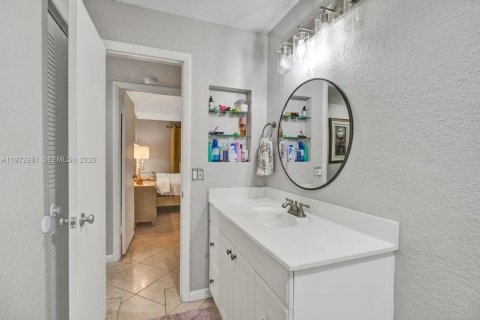 Copropriété à vendre à North Miami Beach, Floride: 2 chambres, 103.31 m2 № 2174759 - photo 17