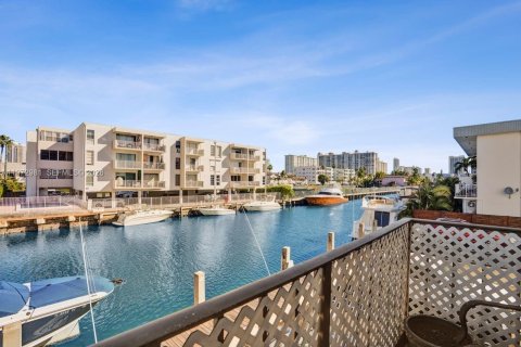 Condo à North Miami Beach, Floride, 2 chambres  № 2174759
