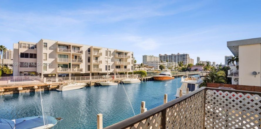 Condo à North Miami Beach, Floride, 2 chambres № 2174759