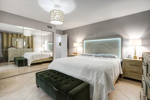 Copropriété à vendre à North Miami Beach, Floride: 2 chambres, 103.31 m2 № 2174759 - photo 23