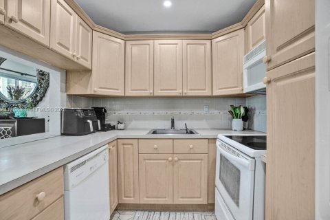 Copropriété à vendre à North Miami Beach, Floride: 2 chambres, 103.31 m2 № 2174759 - photo 12