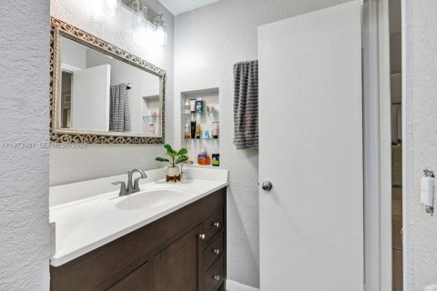 Copropriété à vendre à North Miami Beach, Floride: 2 chambres, 103.31 m2 № 2174759 - photo 27