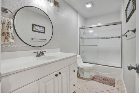 Copropriété à vendre à North Miami Beach, Floride: 2 chambres, 103.31 m2 № 2174759 - photo 16
