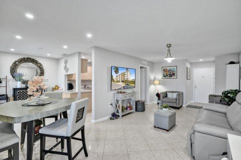 Copropriété à vendre à North Miami Beach, Floride: 2 chambres, 103.31 m2 № 2174759 - photo 6