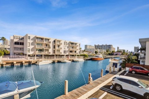 Copropriété à vendre à North Miami Beach, Floride: 2 chambres, 103.31 m2 № 2174759 - photo 28