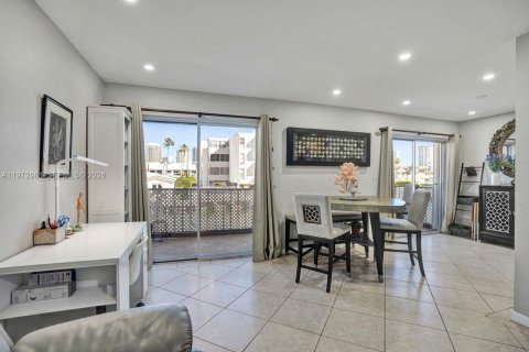 Copropriété à vendre à North Miami Beach, Floride: 2 chambres, 103.31 m2 № 2174759 - photo 7