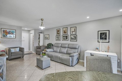 Copropriété à vendre à North Miami Beach, Floride: 2 chambres, 103.31 m2 № 2174759 - photo 8