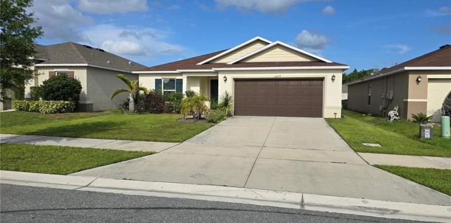 Casa en Kissimmee, Florida 4 dormitorios, 216.65 m2 № 1552784