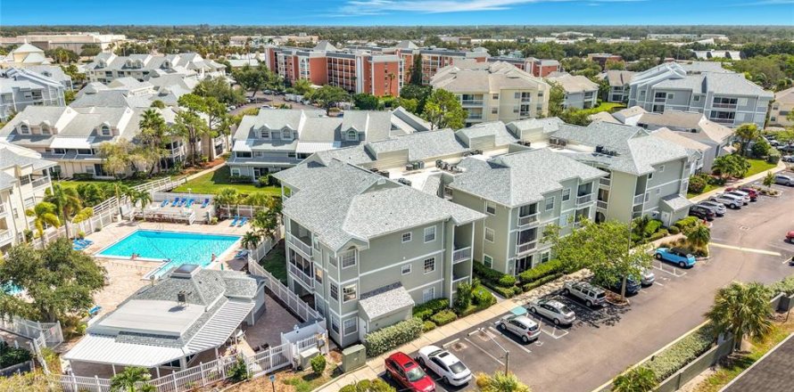 Condo à Saint Petersburg, Floride, 2 chambres № 2229930
