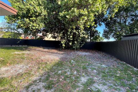 Villa ou maison à vendre à Opa-locka, Floride: 3 chambres № 2085424 - photo 23