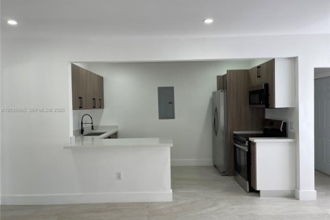 Villa ou maison à vendre à Opa-locka, Floride: 3 chambres № 2085424 - photo 4