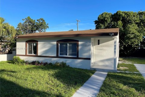 Villa ou maison à vendre à Opa-locka, Floride: 3 chambres № 2085424 - photo 2