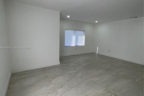 Villa ou maison à vendre à Opa-locka, Floride: 3 chambres № 2085424 - photo 10