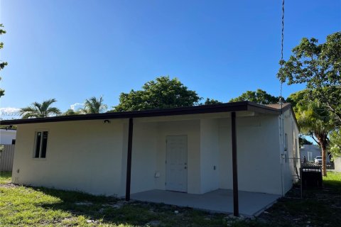 Villa ou maison à vendre à Opa-locka, Floride: 3 chambres № 2085424 - photo 21