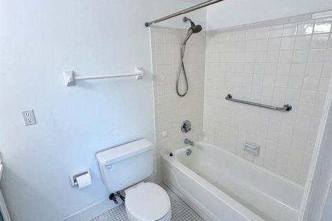 Condo in Tamarac, Florida, 2 bedrooms  № 2252840 - photo 6