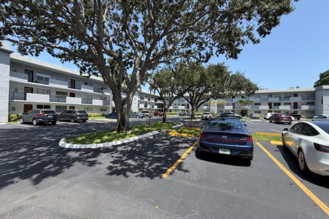 Condo in Tamarac, Florida, 2 bedrooms  № 2252840