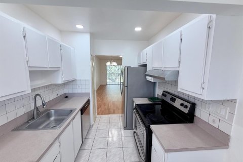 Condo in Tamarac, Florida, 2 bedrooms  № 2252840 - photo 4