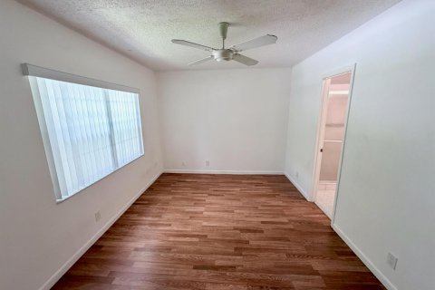 Condo in Tamarac, Florida, 2 bedrooms  № 2252840 - photo 10