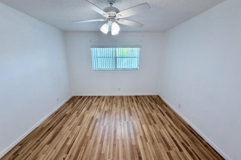 Condo in Tamarac, Florida, 2 bedrooms  № 2252840 - photo 7