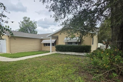 Villa ou maison à Ocala, Floride 3 chambres, 141.77 m2 № 2408917