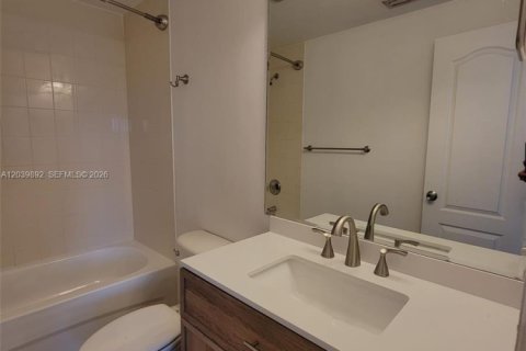 Copropriété à louer à Miami, Floride: 2 chambres, 95.6 m2 № 2089578 - photo 12