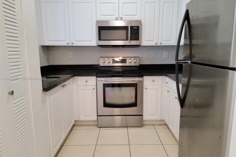 Copropriété à louer à Miami, Floride: 2 chambres, 95.6 m2 № 2089578 - photo 6