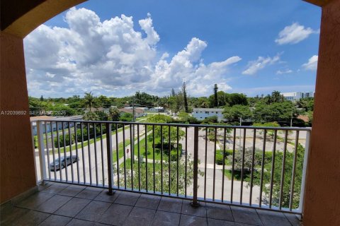Copropriété à louer à Miami, Floride: 2 chambres, 95.6 m2 № 2089578 - photo 2