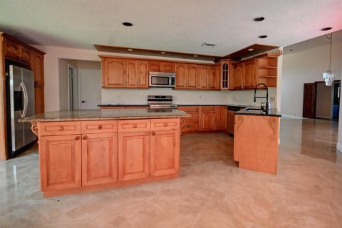 House in Boca Raton, Florida 3 bedrooms, 246.84 sq.m. № 2181934 - photo 6