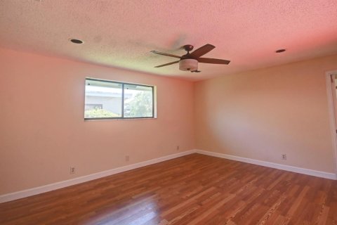 House in Boca Raton, Florida 3 bedrooms, 246.84 sq.m. № 2181934 - photo 8