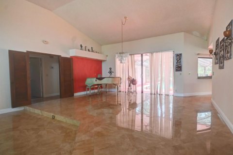 House in Boca Raton, Florida 3 bedrooms, 246.84 sq.m. № 2181934 - photo 2