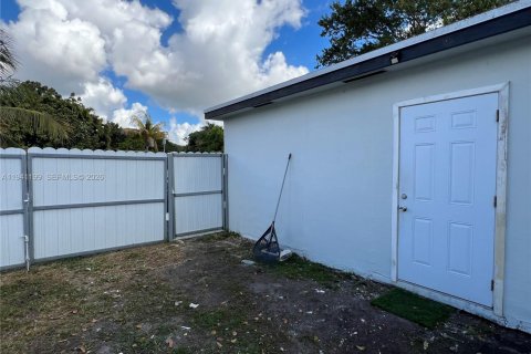 House in Homestead, Florida 3 bedrooms, 131.74 sq.m. № 2000041 - photo 28