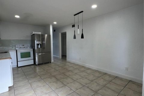 House in Homestead, Florida 3 bedrooms, 131.74 sq.m. № 2000041 - photo 11