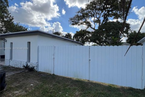 House in Homestead, Florida 3 bedrooms, 131.74 sq.m. № 2000041 - photo 6