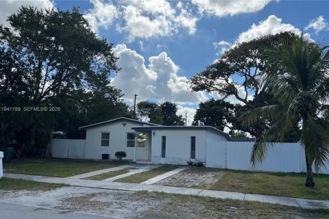 House in Homestead, Florida 3 bedrooms, 131.74 sq.m. № 2000041 - photo 2