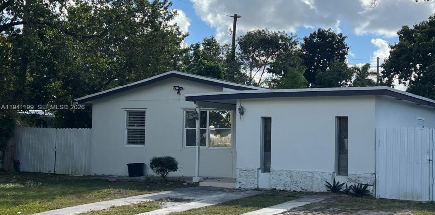 House in Homestead, Florida 3 bedrooms, 131.74 sq.m. № 2000041