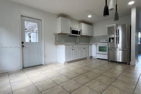 House in Homestead, Florida 3 bedrooms, 131.74 sq.m. № 2000041 - photo 12