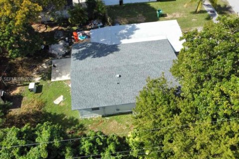 House in Homestead, Florida 3 bedrooms, 131.74 sq.m. № 2000041 - photo 3