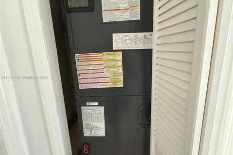 House in Homestead, Florida 3 bedrooms, 131.74 sq.m. № 2000041 - photo 13