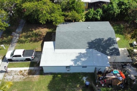 House in Homestead, Florida 3 bedrooms, 131.74 sq.m. № 2000041 - photo 5