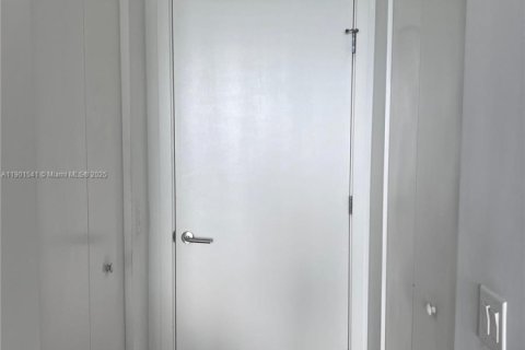 Снять в аренду кондоминиум в Майами, Флорида 1 спальня, 69.31м2, № 1954697 - фото 16