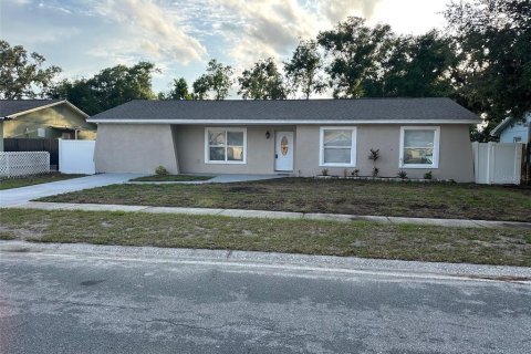 House in Brandon, Florida 4 bedrooms, 156.73 sq.m. № 1767756 - photo 1