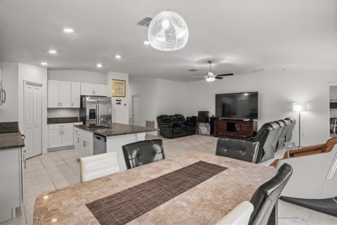 House in Lakeland, Florida 4 bedrooms, 178.19 sq.m. № 2212054 - photo 7