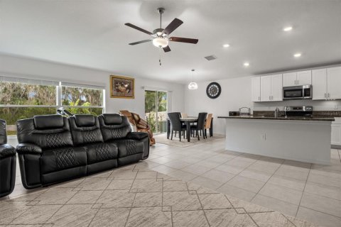 House in Lakeland, Florida 4 bedrooms, 178.19 sq.m. № 2212054 - photo 5