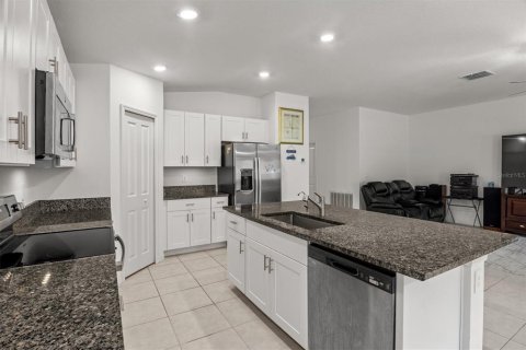House in Lakeland, Florida 4 bedrooms, 178.19 sq.m. № 2212054 - photo 8