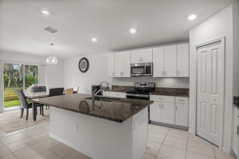 House in Lakeland, Florida 4 bedrooms, 178.19 sq.m. № 2212054 - photo 11