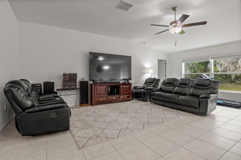 House in Lakeland, Florida 4 bedrooms, 178.19 sq.m. № 2212054 - photo 4
