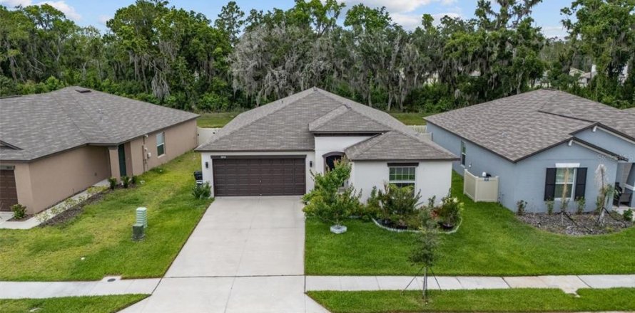 House in Lakeland, Florida 4 bedrooms, 178.19 sq.m. № 2212054