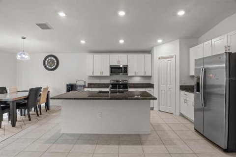 House in Lakeland, Florida 4 bedrooms, 178.19 sq.m. № 2212054 - photo 10