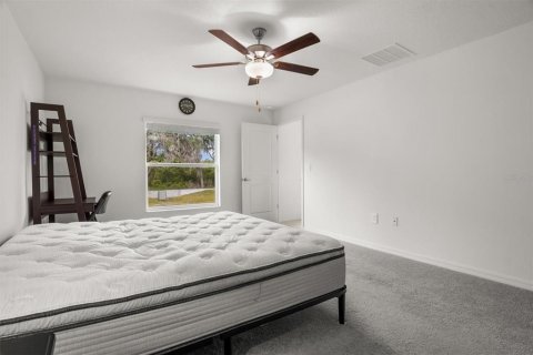 House in Lakeland, Florida 4 bedrooms, 178.19 sq.m. № 2212054 - photo 13